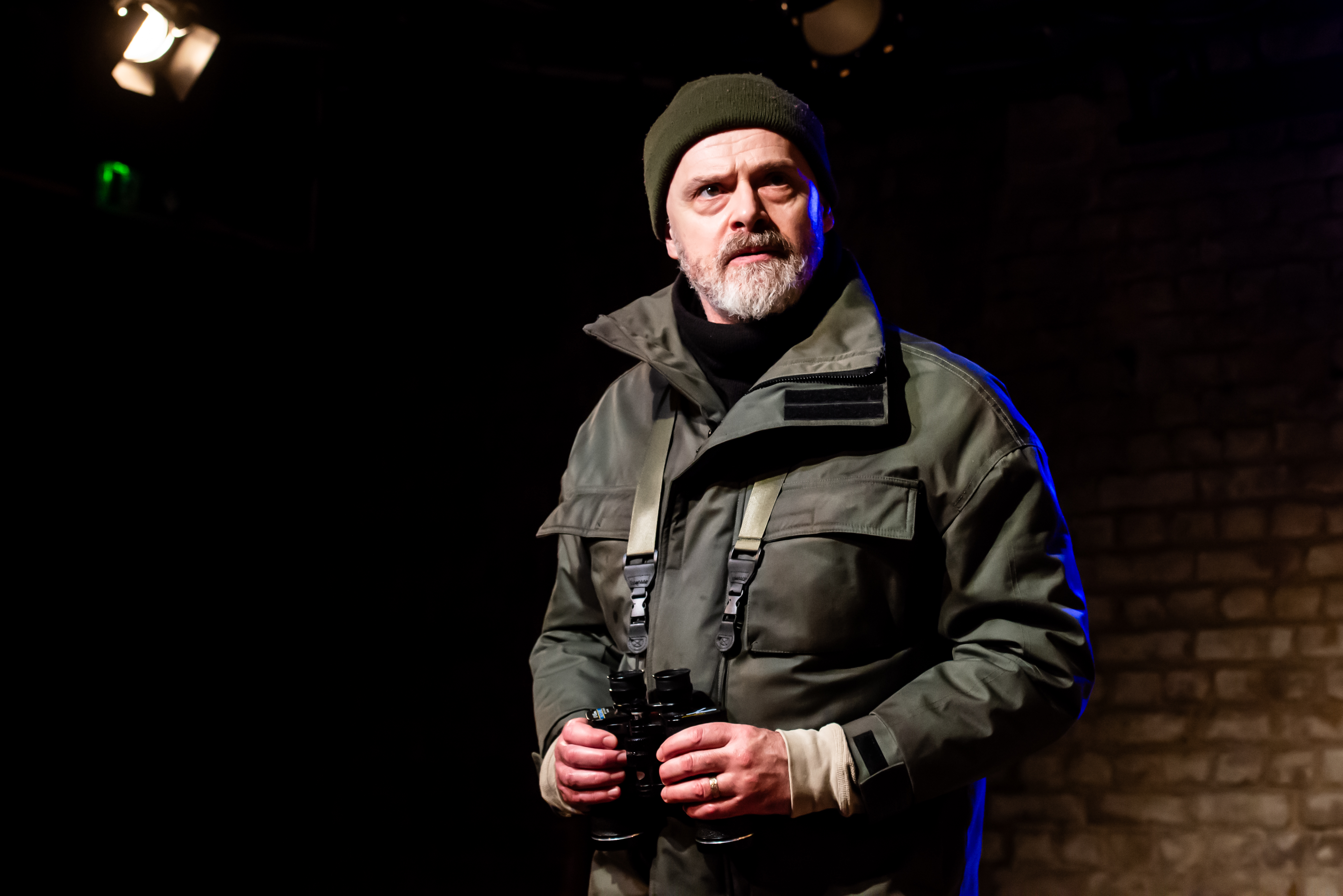 Borders — binoculars